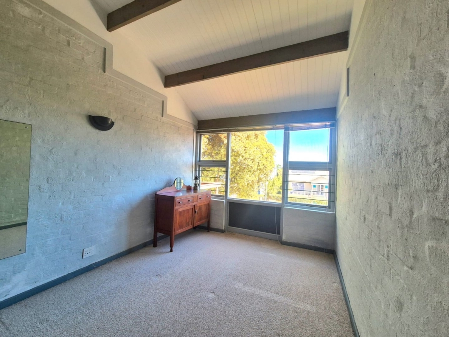 5 Bedroom Property for Sale in Herolds Bay Western Cape